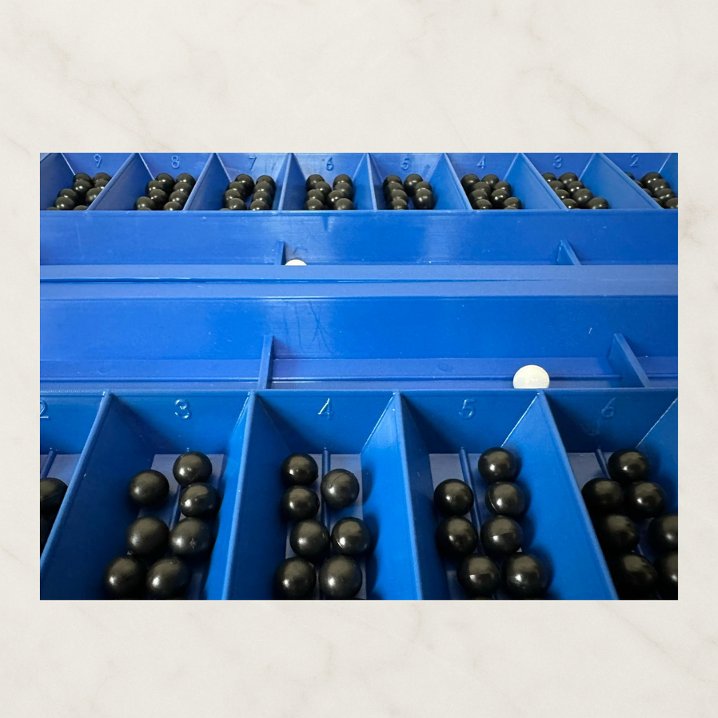 Dokuz Korgool (Dokuz Kumalak) Plastik Oyun Takımı Uluslararası Standartlarda, Dayanıklı ve Eğitim İçin İdeal