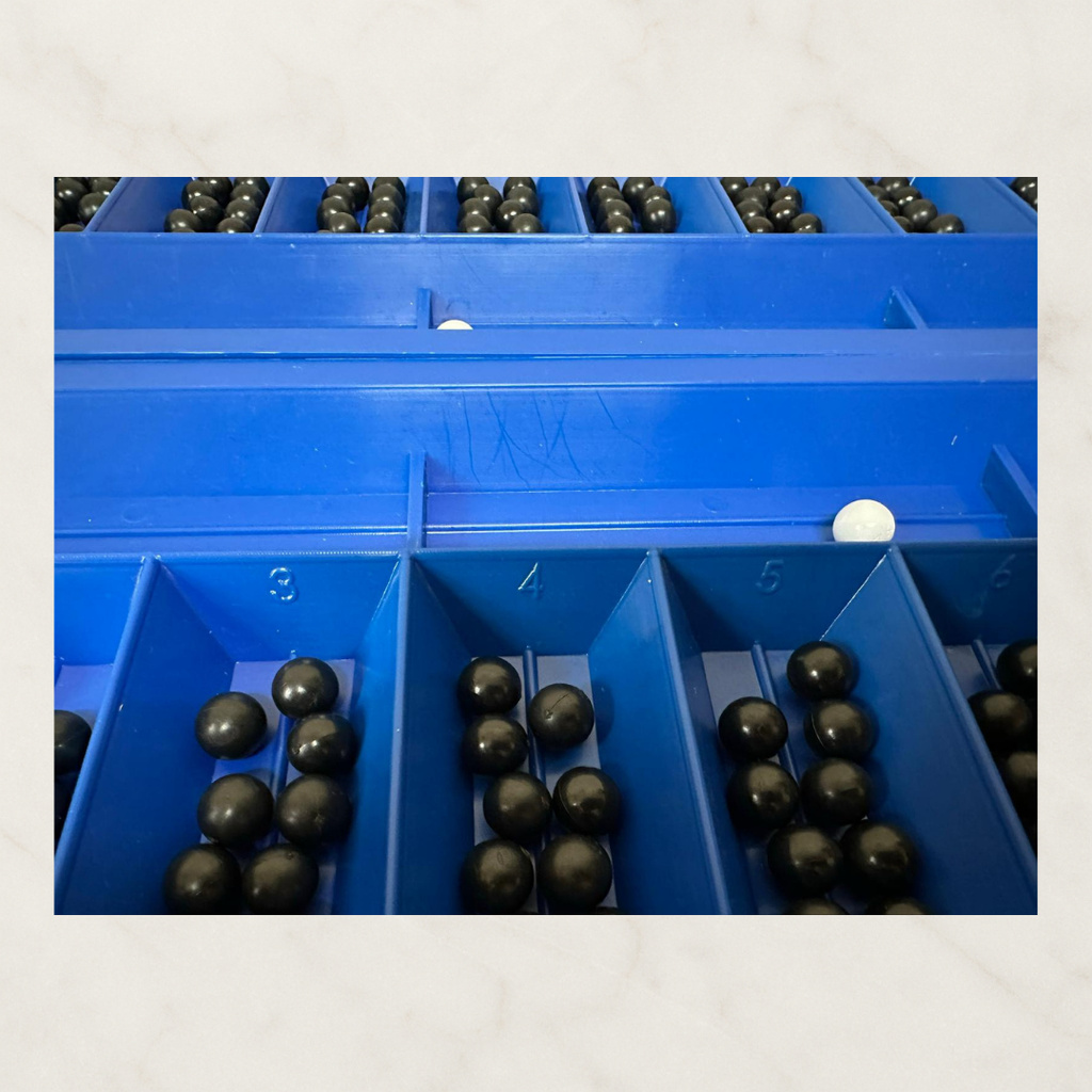 Dokuz Korgool (Dokuz Kumalak) Plastik Oyun Takımı Uluslararası Standartlarda, Dayanıklı ve Eğitim İçin İdeal